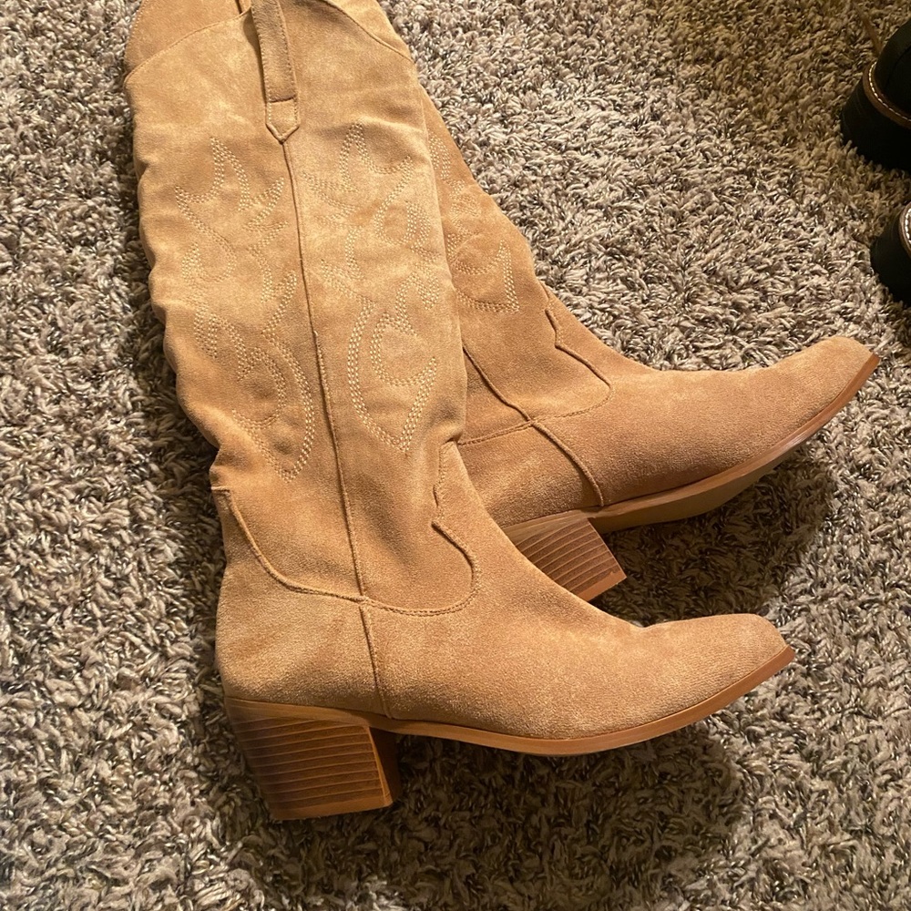 Ladies western style boots